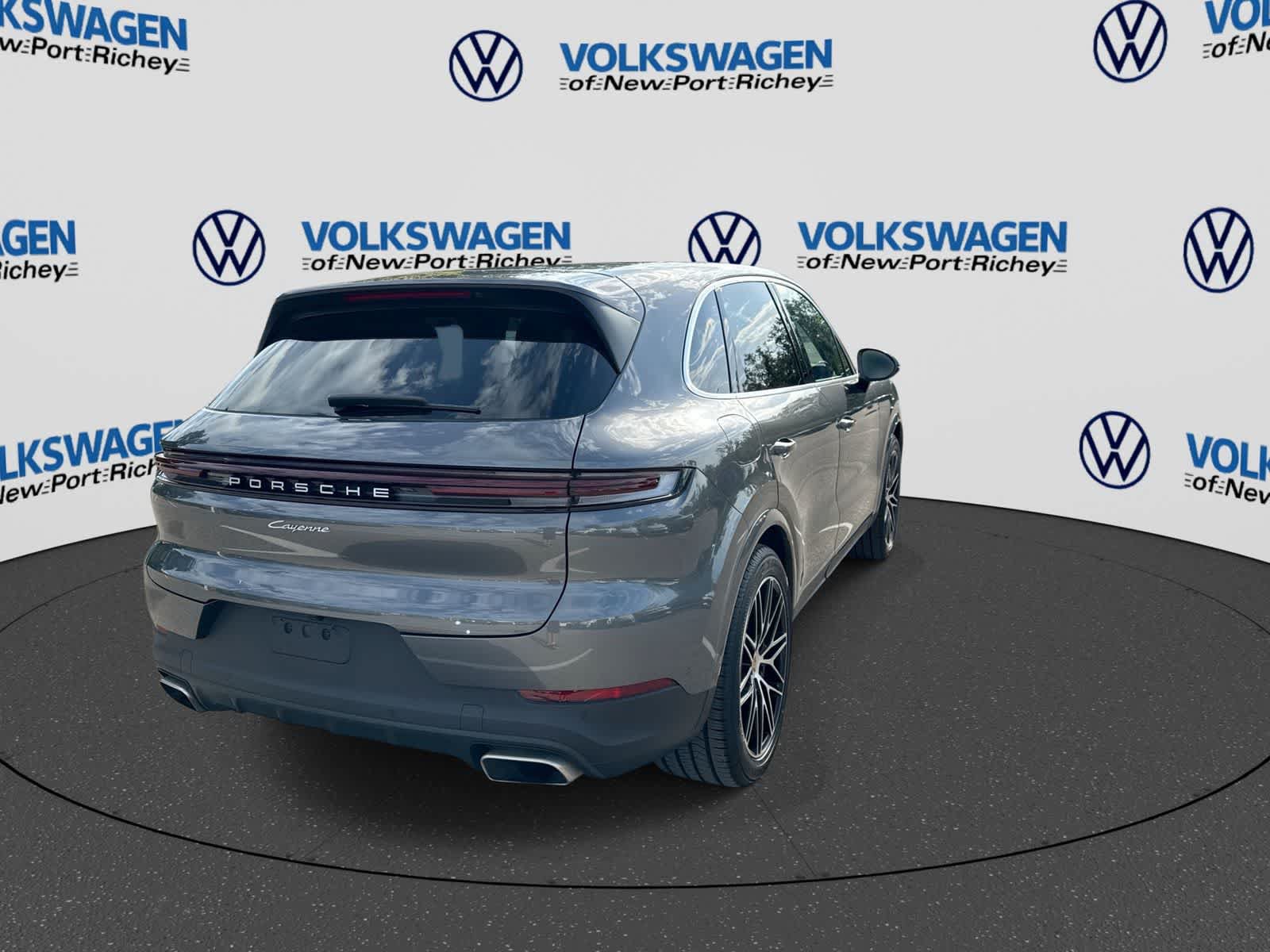 Used 2025 Porsche Cayenne AWD/4WD image 14