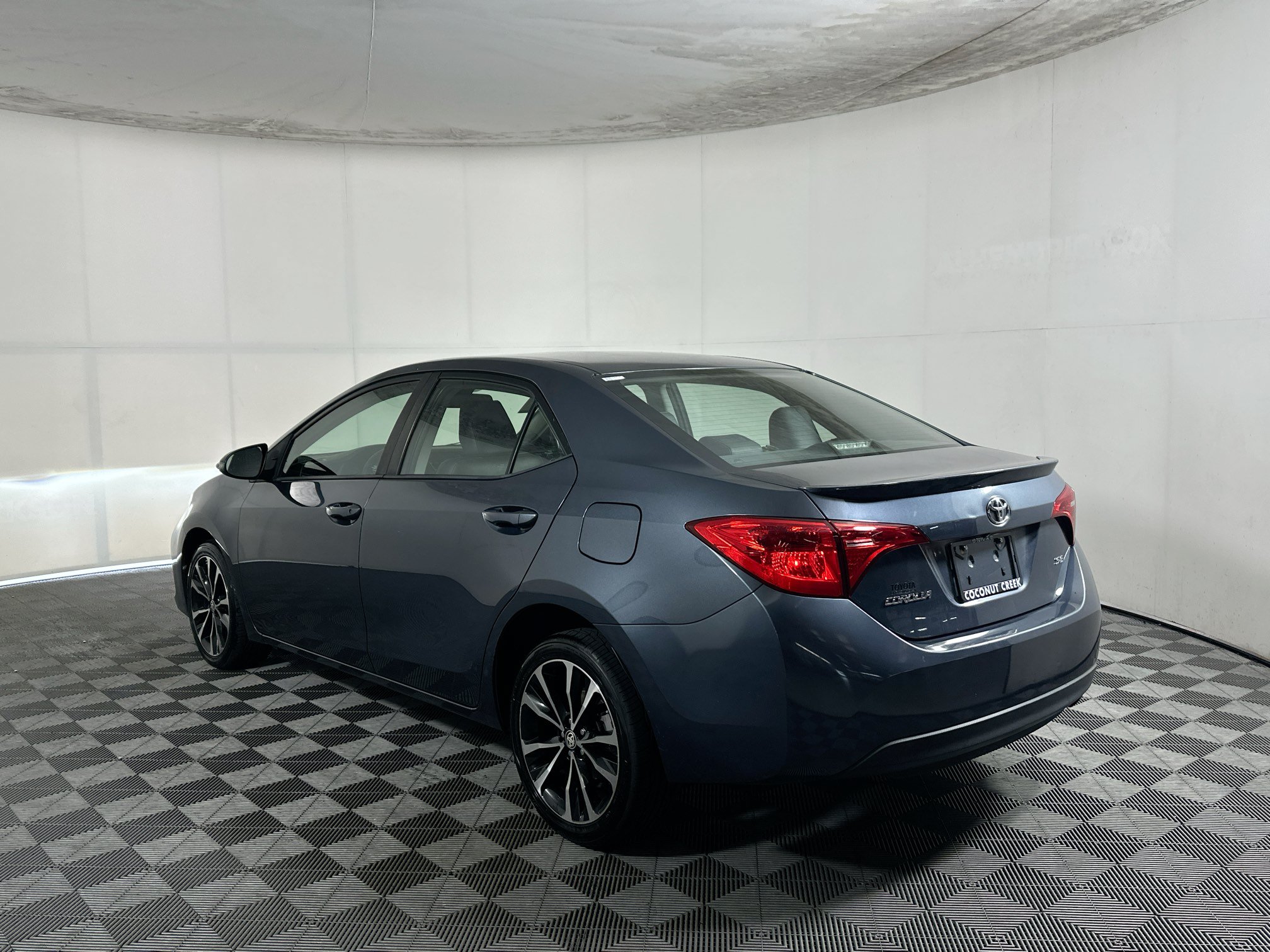 Used 2017 Toyota Corolla SE FWD image 5