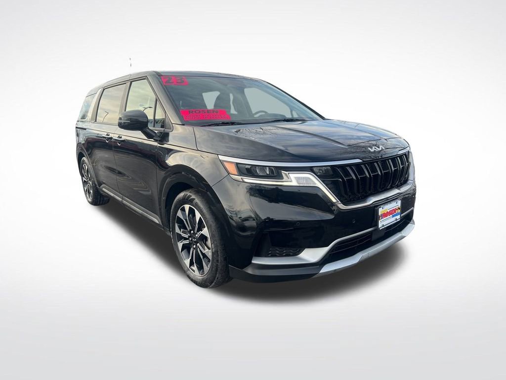 Certified 2023 Kia Carnival EX image 3