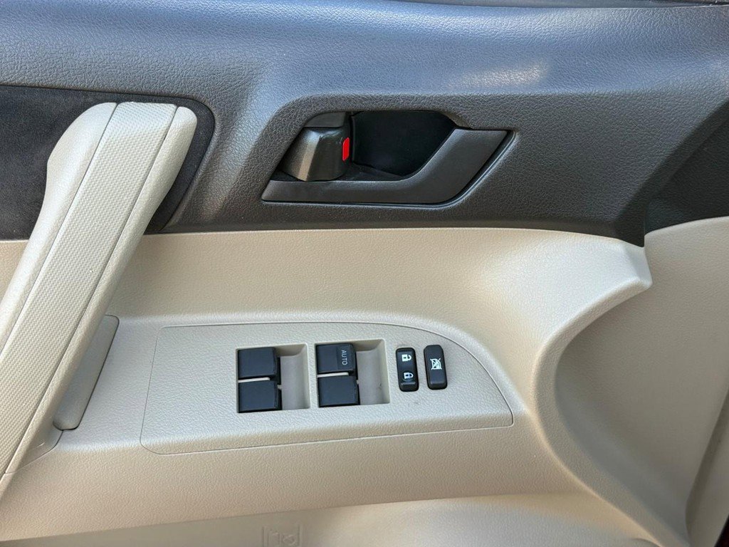 Used 2010 Toyota Highlander 4WD image 19