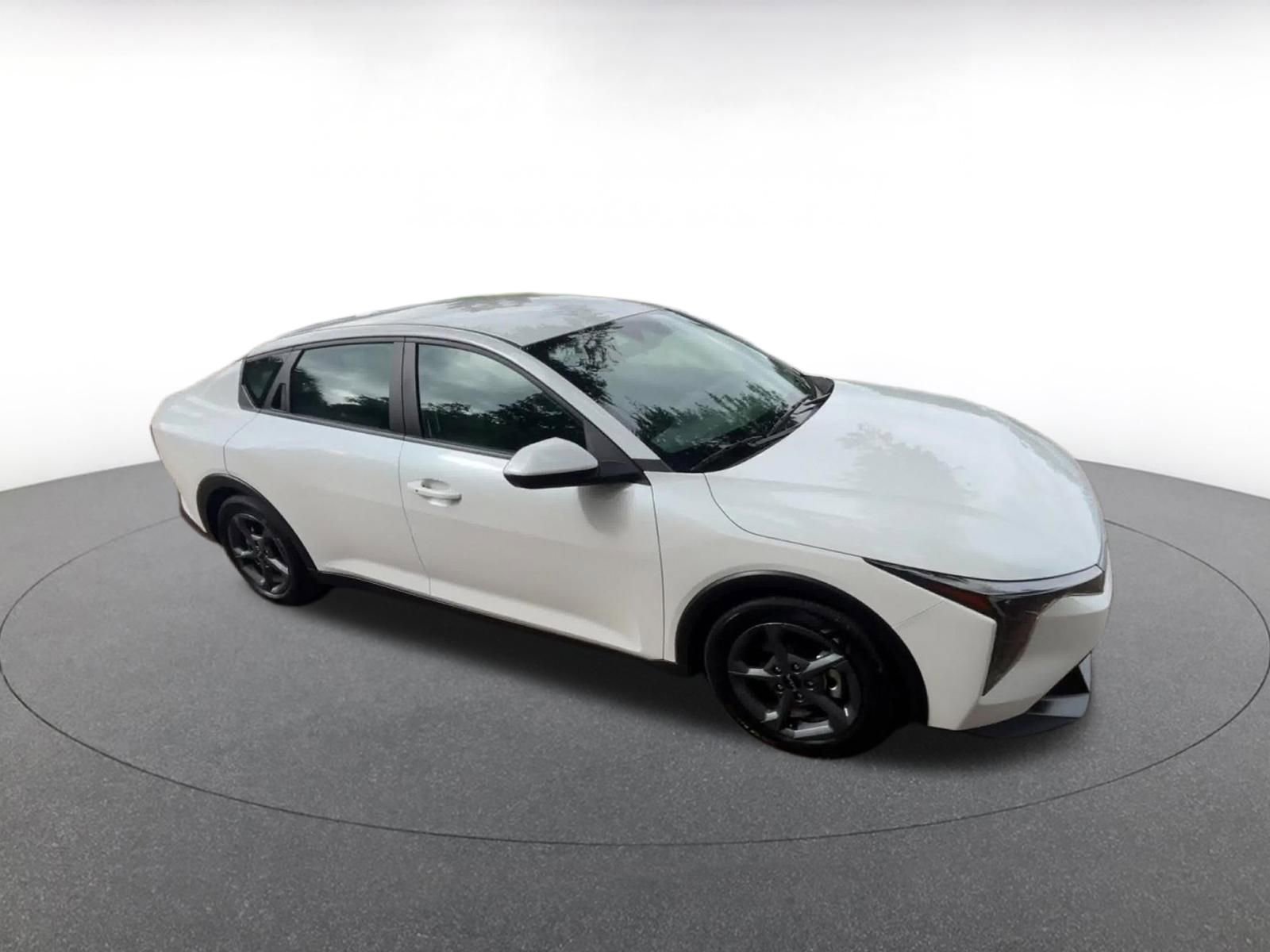 Used 2025 Kia K4 FWD image 2