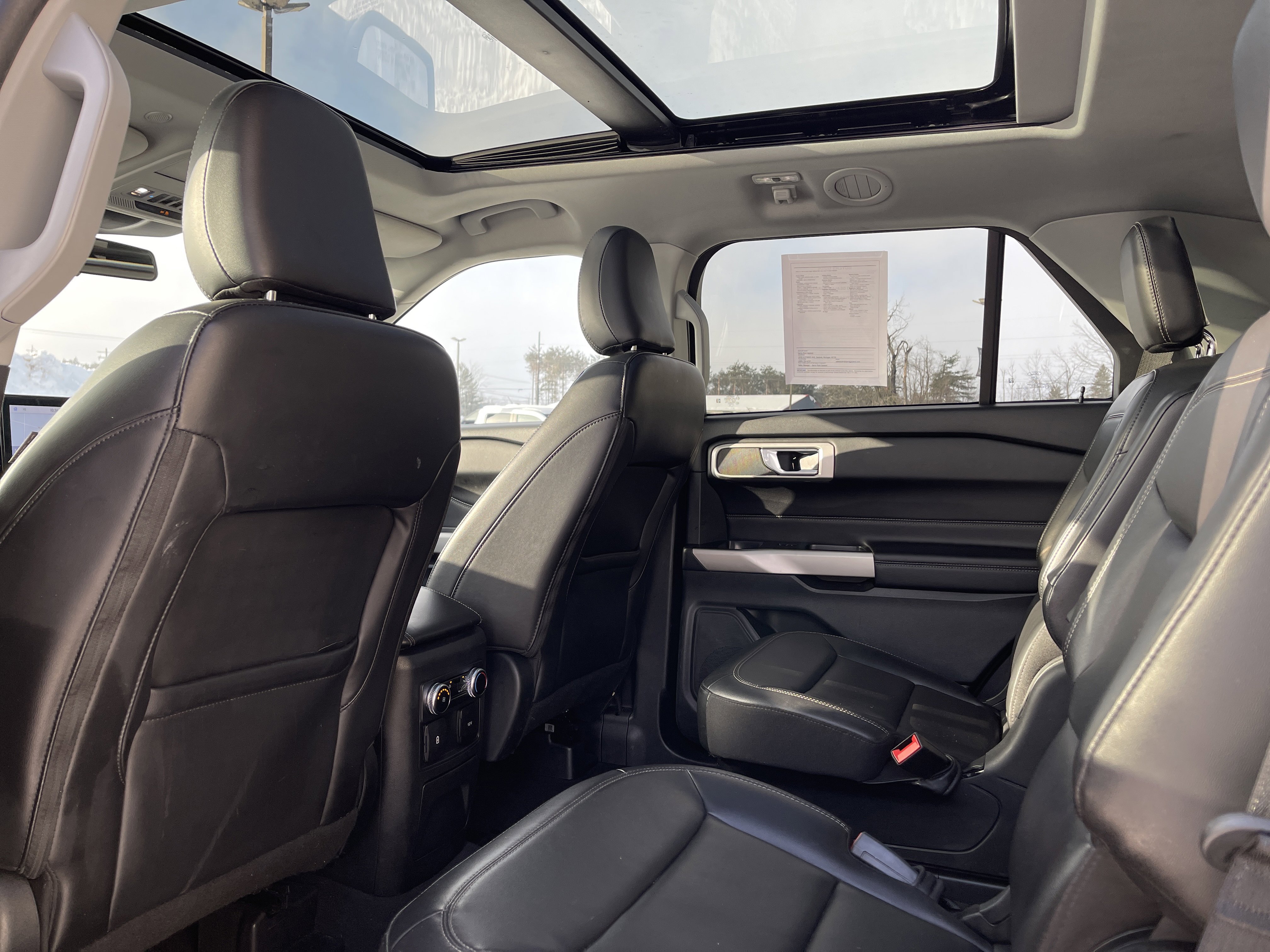 Certified 2022 Ford Explorer XLT image 11