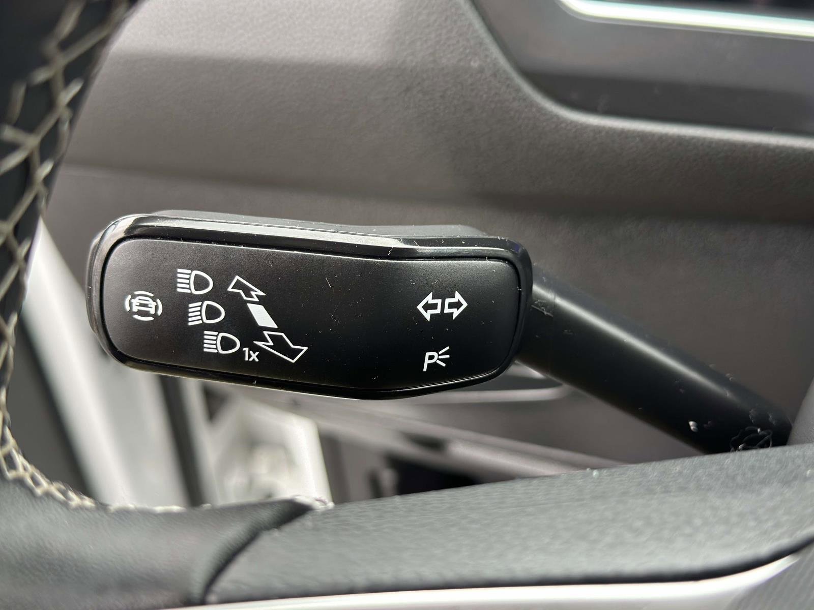 Used 2022 Volkswagen Tiguan SE image 16