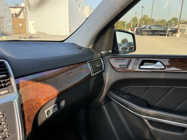 Used 2013 Mercedes-Benz GL 550 4MATIC image 22