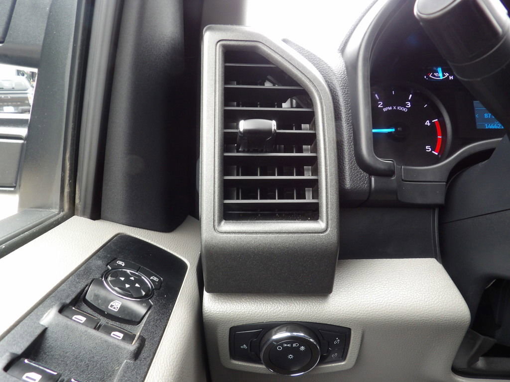 Used 2022 Ford F250 XL w/ Power Equipment Group AWD/4WD image 19