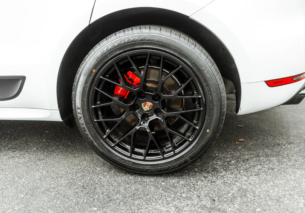 Used 2021 Porsche Macan GTS w/ Sport Chrono Package AWD/4WD image 34