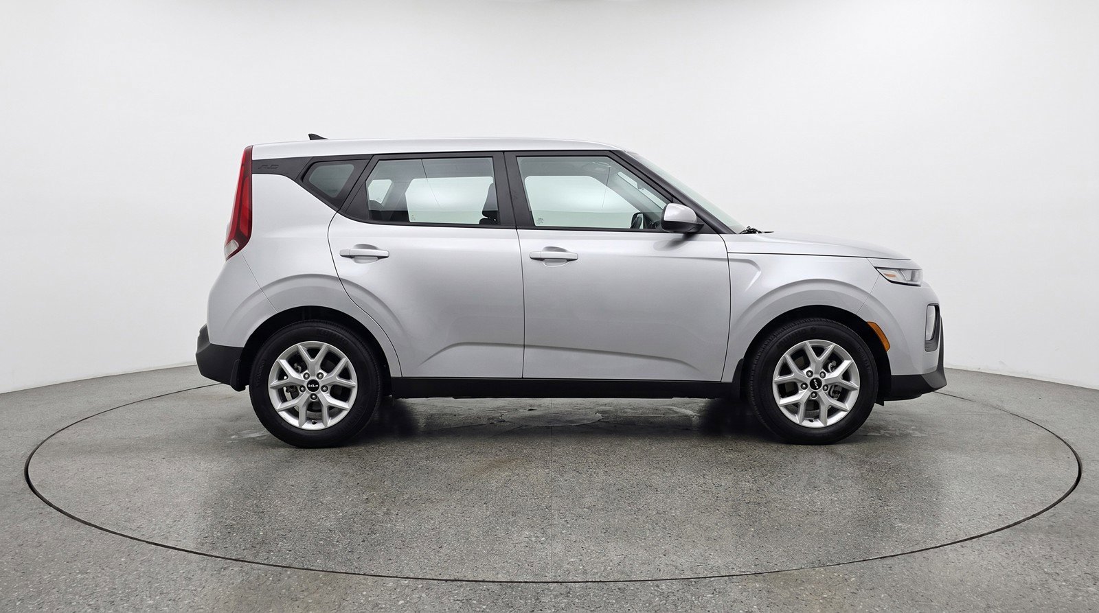 Used 2025 Kia Soul LX w/ LX Technology Package FWD image 11