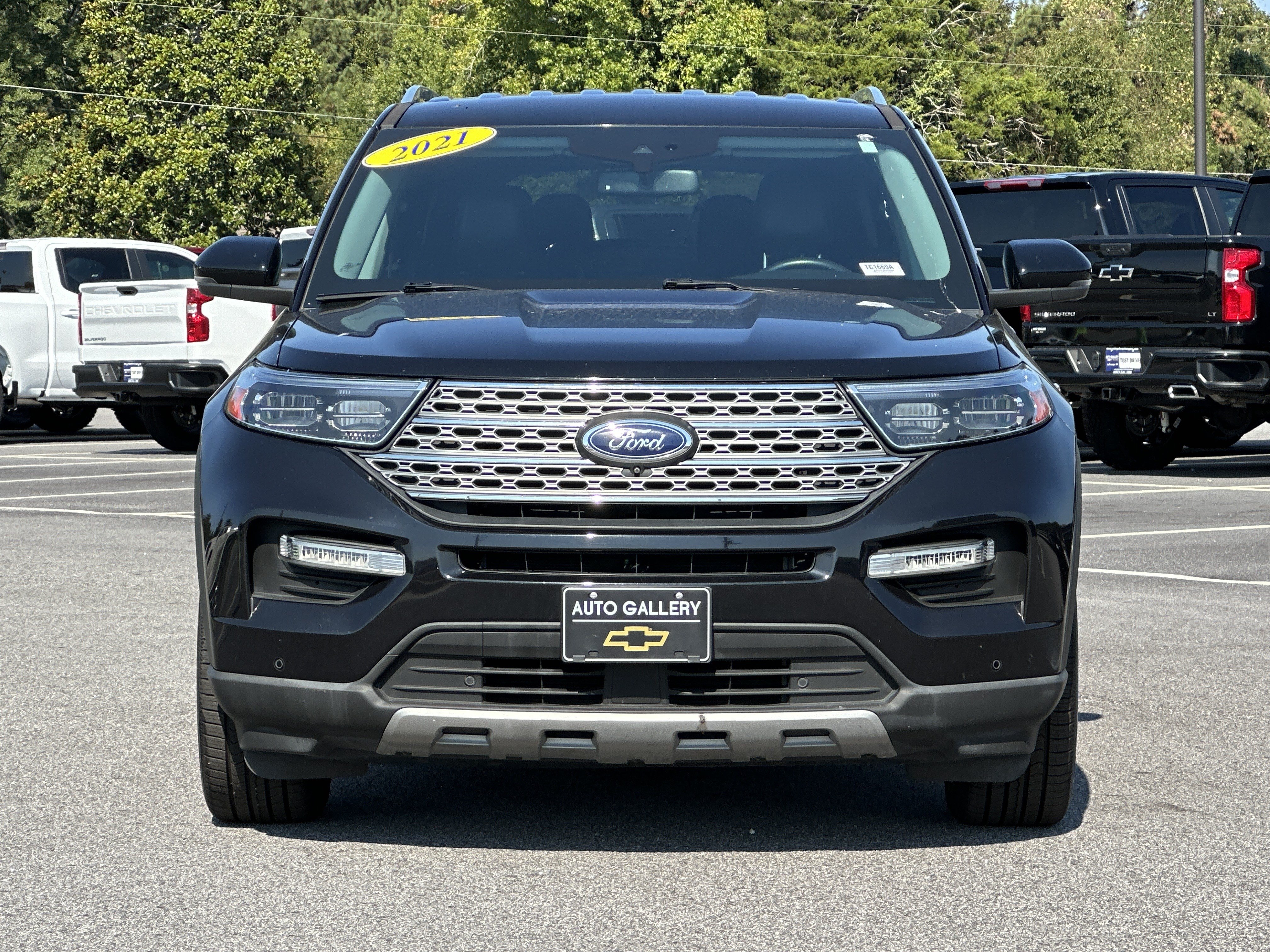 Used 2021 Ford Explorer Limited w/ Equipment Group 301A AWD/4WD image 2