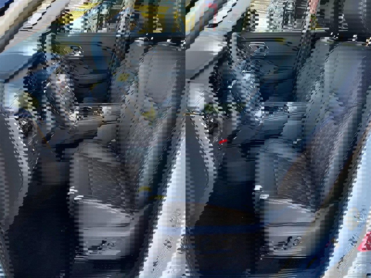 Certified 2025 Nissan Rogue Platinum w/ Tech Package image 21