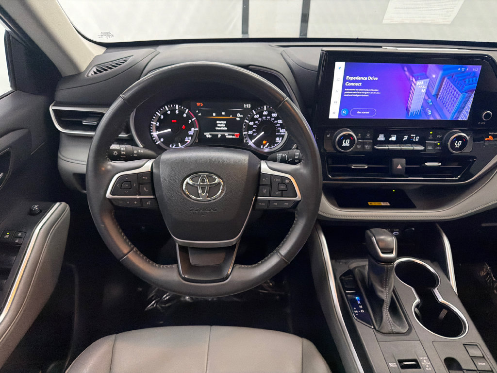 Used 2024 Toyota Highlander XLE FWD image 25