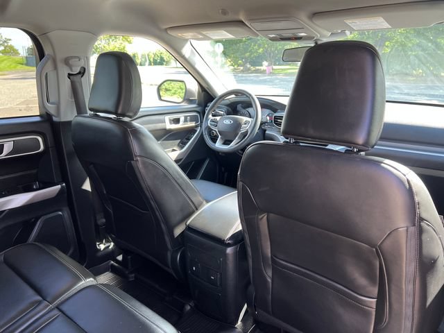 Used 2023 Ford Explorer XLT w/ Equipment Group 202A AWD/4WD image 34