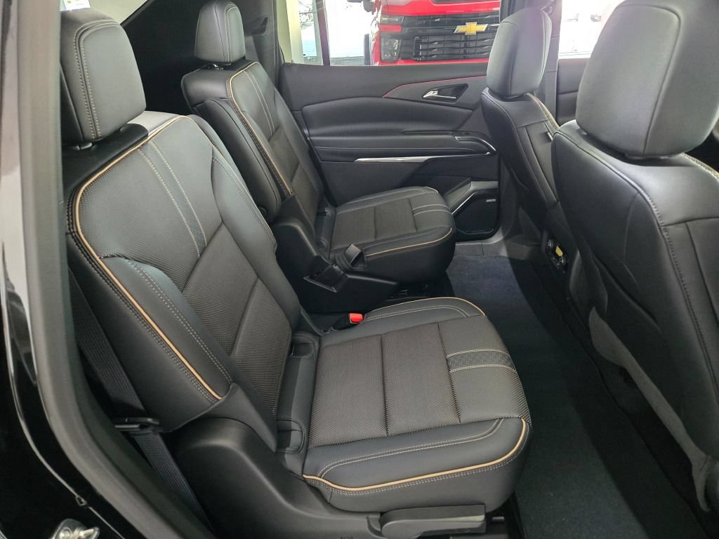 Certified 2025 Chevrolet Traverse High Country w/ LPO, Floor Liner Package AWD/4WD image 10