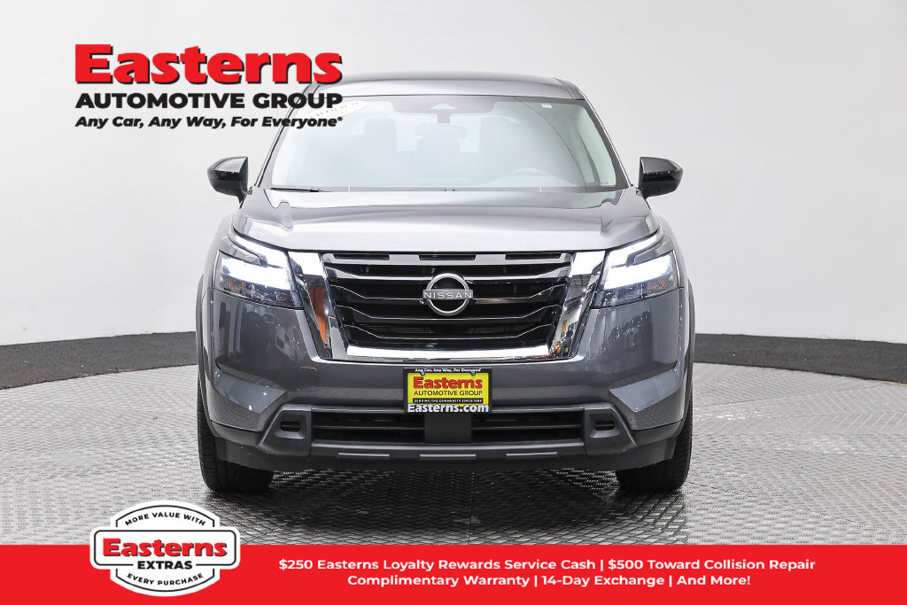 Used 2024 Nissan Pathfinder S AWD/4WD image 3