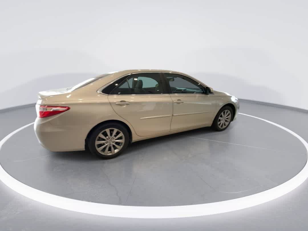 Used 2015 Toyota Camry XLE w/ Moonroof Package FWD image 9