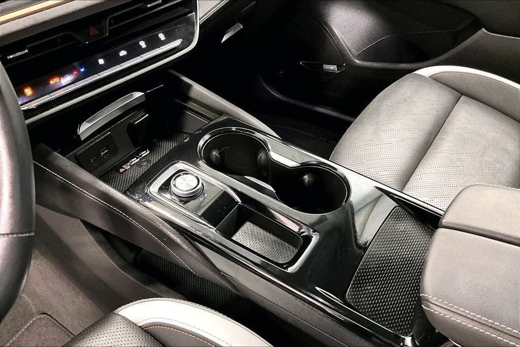 Used 2025 Buick Envision Sport Touring AWD/4WD image 17