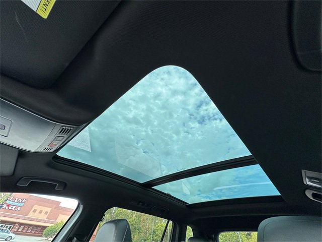 Used 2022 Volkswagen Tiguan SE R-Line image 27