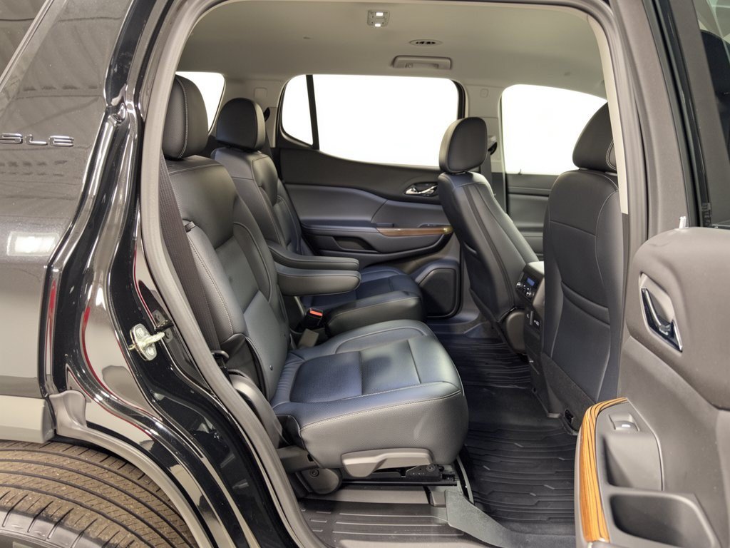 Used 2023 GMC Acadia SLE w/ Driver Convenience Package FWD image 29