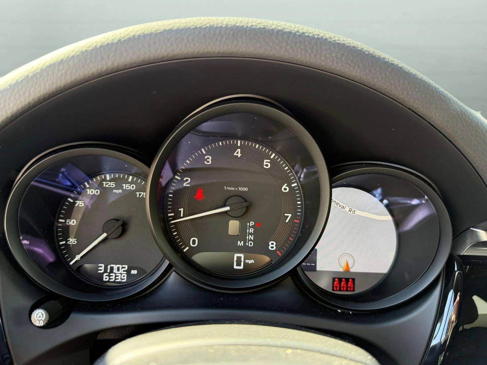 Used 2024 Porsche Macan image 38