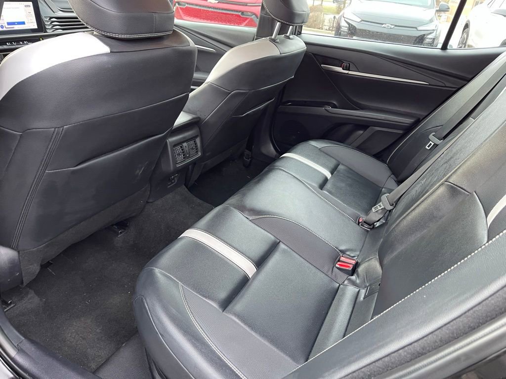 Used 2025 Toyota Camry SE image 6