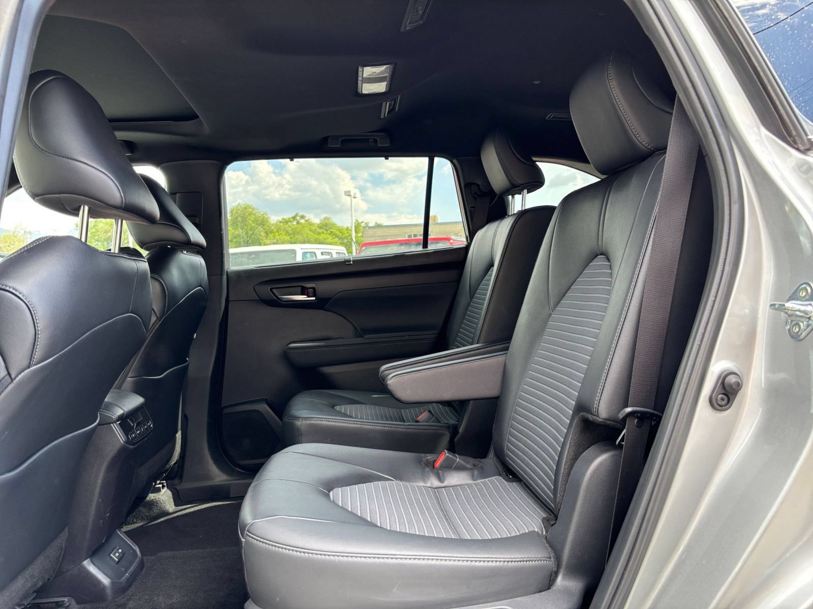Used 2025 Toyota Highlander XSE AWD/4WD image 22