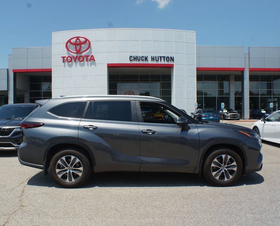 Used 2024 Toyota Highlander XLE
