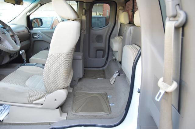 Used 2010 Nissan Frontier SE AWD/4WD image 37