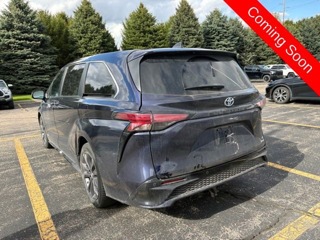 Used 2021 Toyota Sienna XSE FWD image 4