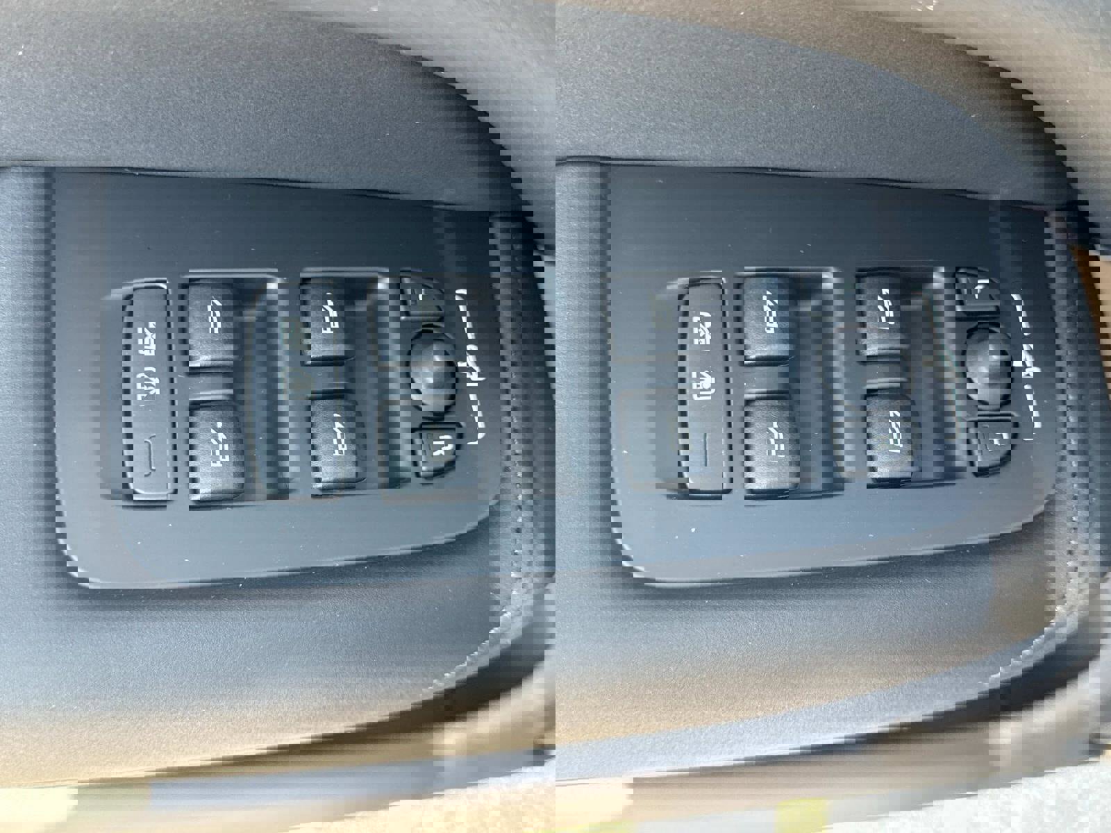 New 2026 Volvo XC60 B5 Plus w/ Climate Package image 17