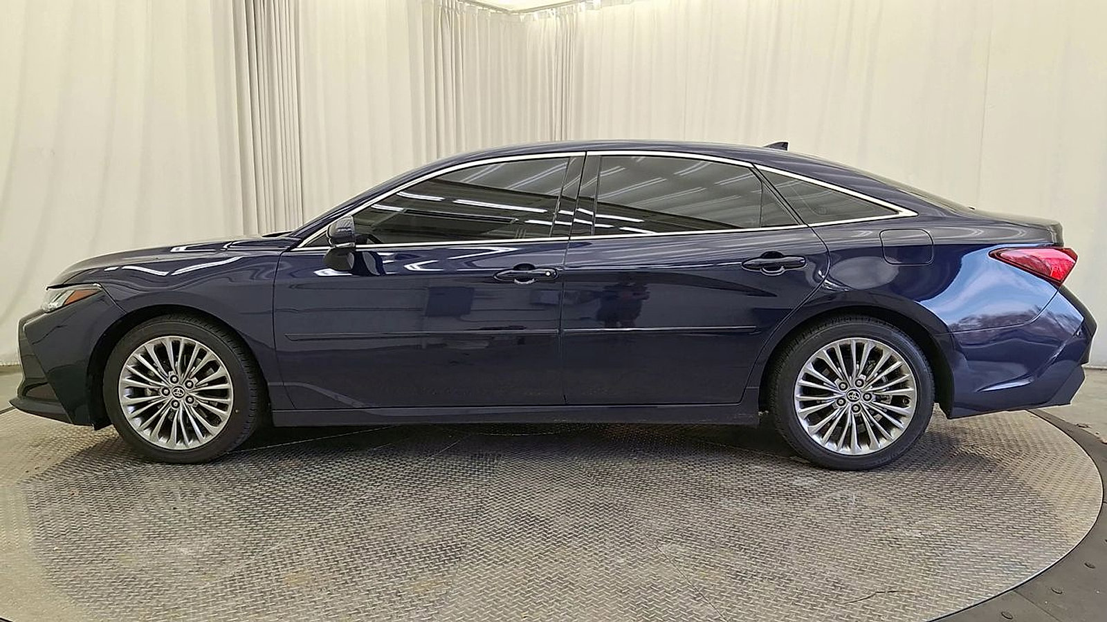 Used 2022 Toyota Avalon Limited w/ Advanced Safety Package image 8