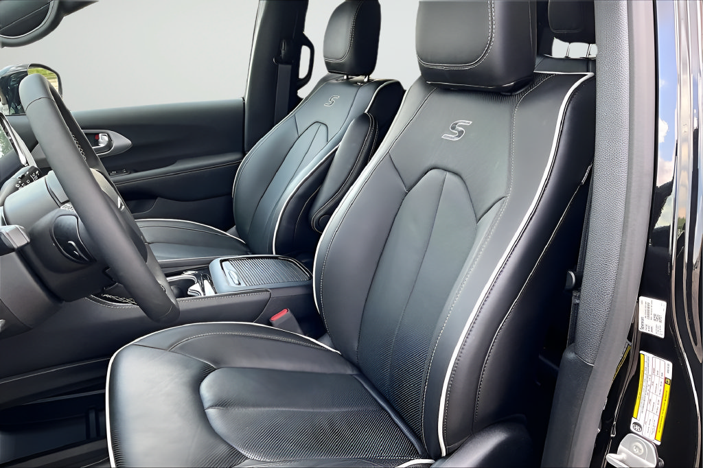 New 2025 Chrysler Pacifica Premium FWD image 9