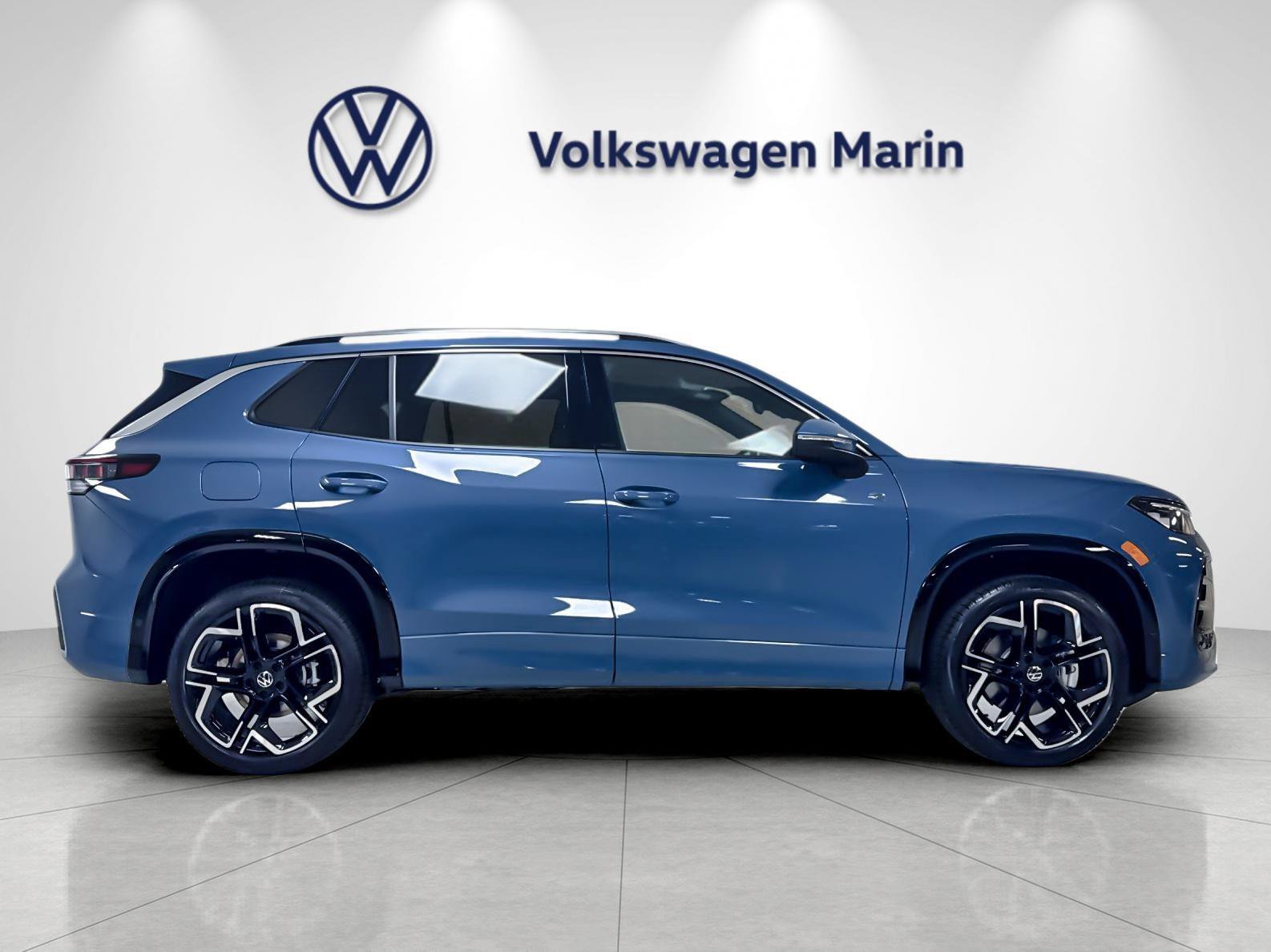 New 2026 Volkswagen Tiguan SEL R-Line AWD/4WD image 6