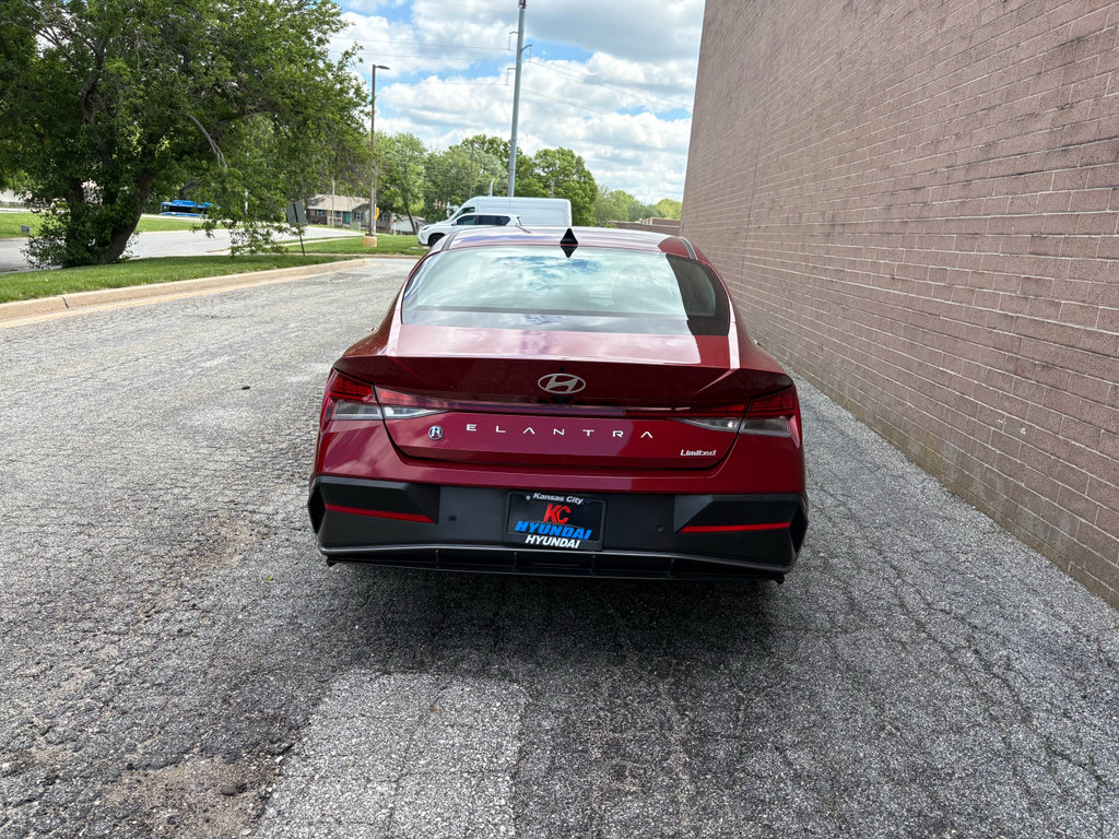 Used 2024 Hyundai Elantra Limited FWD image 4