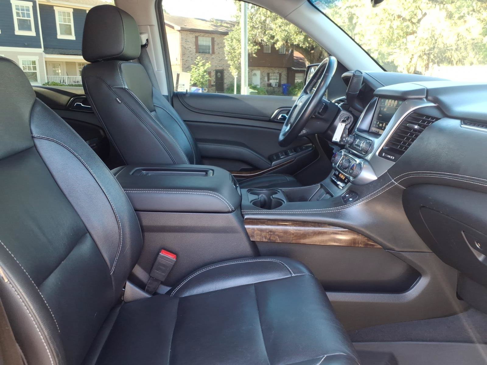 Used 2019 Chevrolet Suburban LT RWD image 9