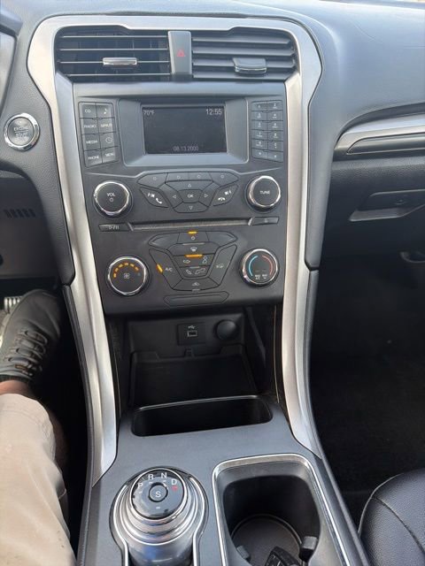 Used 2017 Ford Fusion SE w/ Equipment Group 201A image 13