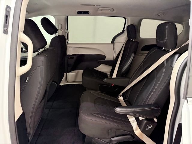 Used 2023 Chrysler Voyager LX FWD image 16