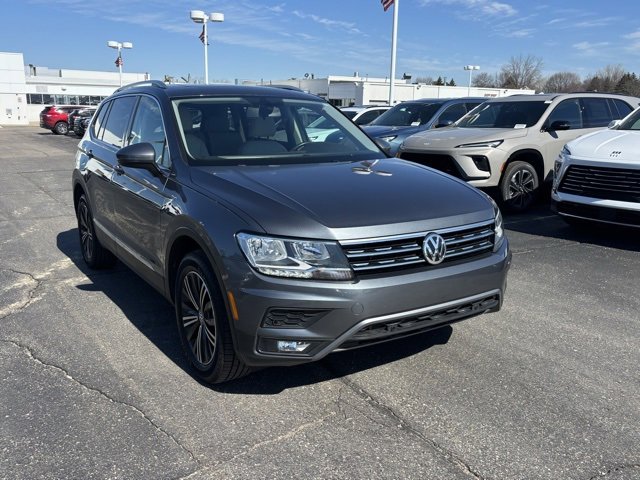 Used 2019 Volkswagen Tiguan SEL w/ 3rd Row Seat Package image 3