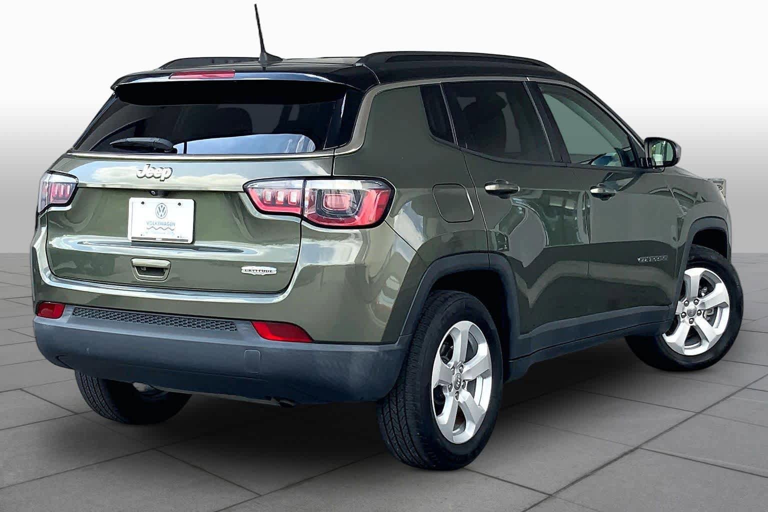 Used 2018 Jeep Compass Latitude w/ Popular Equipment Group FWD image 13