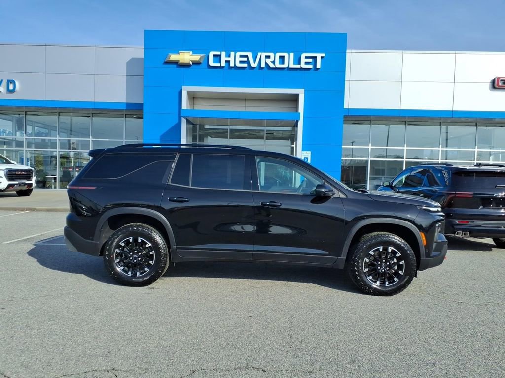 Used 2024 Chevrolet Traverse Z71 w/ Enhanced Driving Package image 2