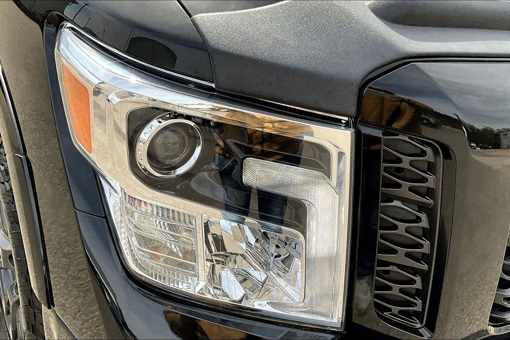 Used 2018 Nissan Titan PRO-4X w/ Pro-4x Convenience Package image 35