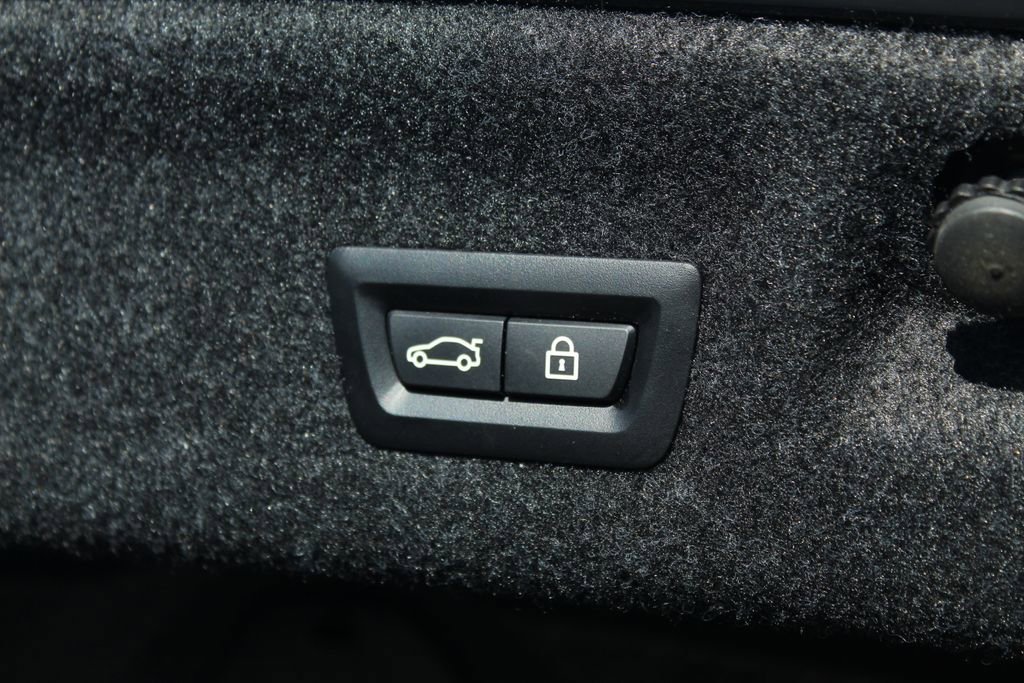 Used 2022 BMW M4 Coupe w/ Executive Package image 9