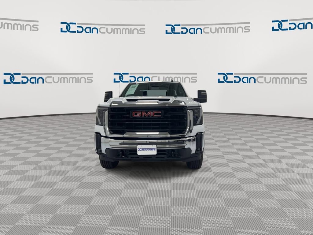 Used 2024 GMC Sierra 2500 Pro w/ Convenience Package image 3