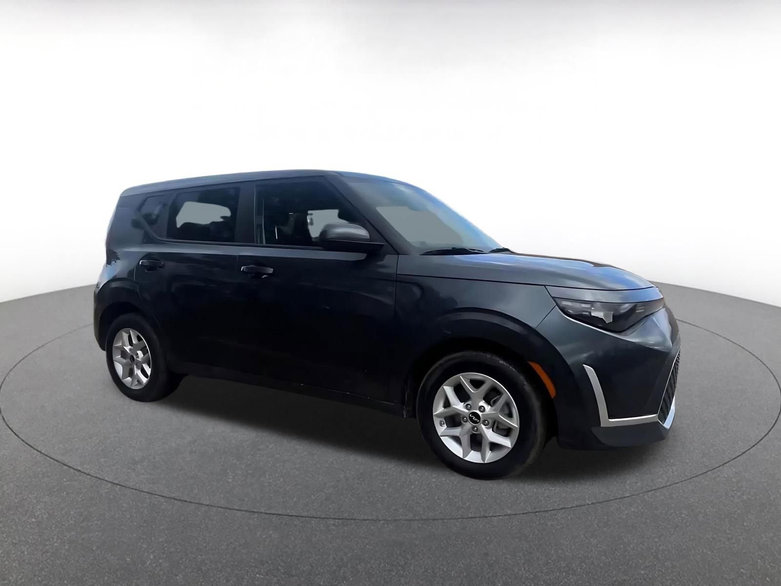 Used 2025 Kia Soul LX w/ LX Technology Package image 2