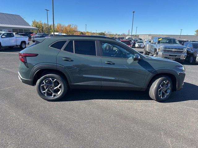 New 2026 Chevrolet Trax LT w/ Sunroof Package image 9