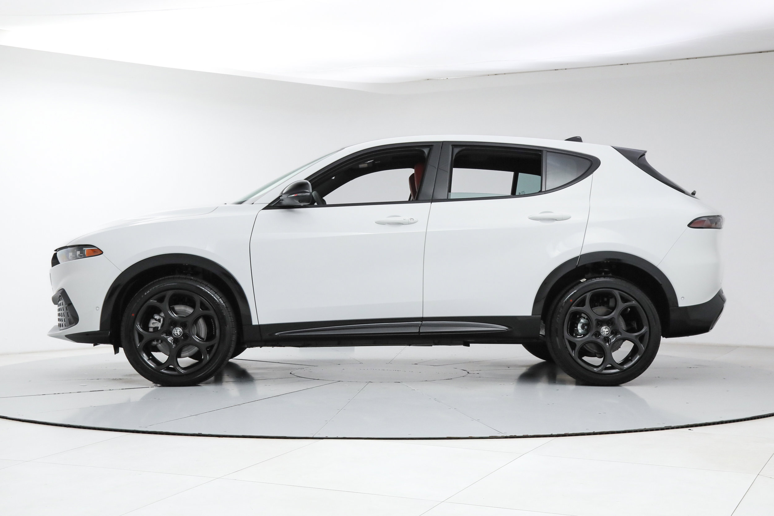 New 2026 Alfa Romeo Tonale Sprint w/ Red Premium Package image 2