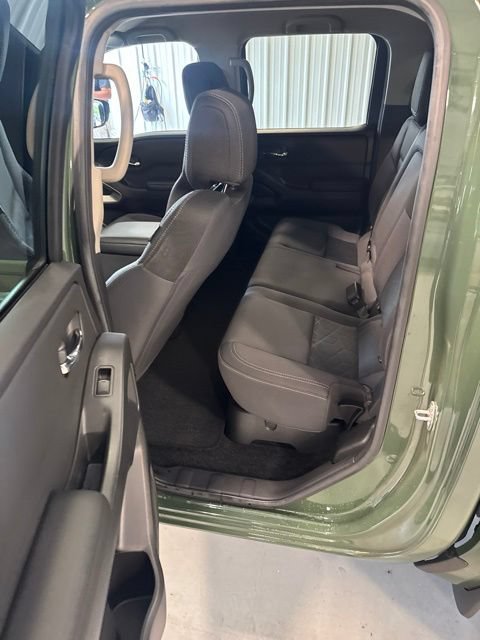 Used 2025 Nissan Frontier SV w/ SV Convenience Package RWD image 11