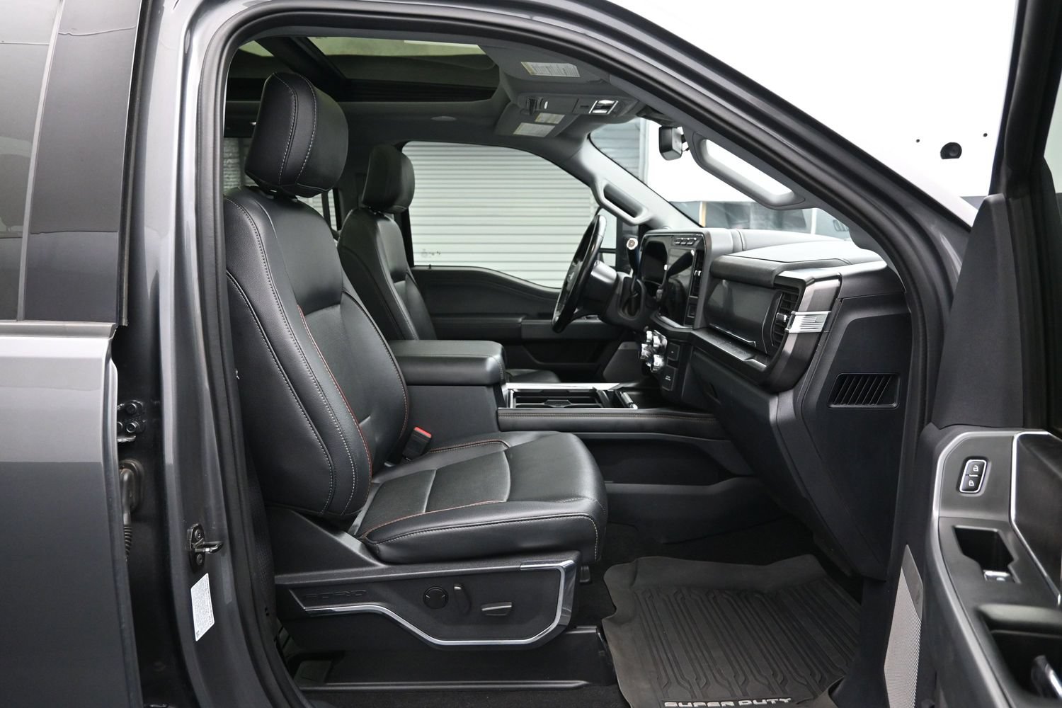 Used 2023 Ford F250 Lariat w/ Lariat Ultimate Package AWD/4WD image 13