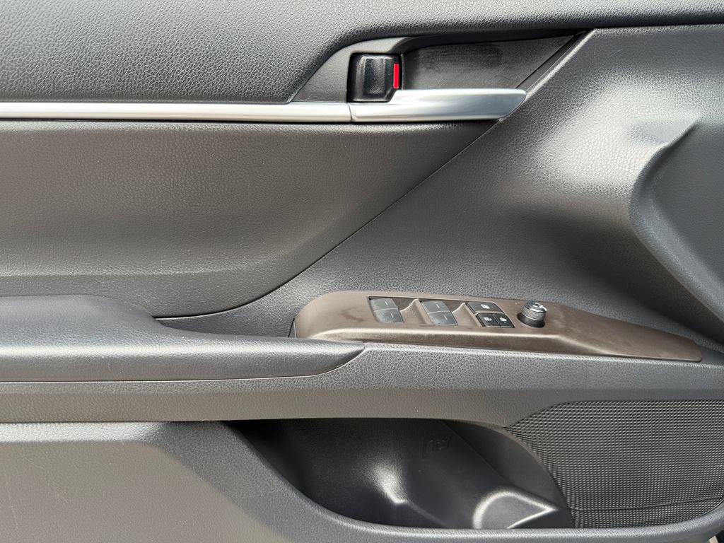 Used 2023 Toyota Camry SE w/ Convenience Package FWD image 15