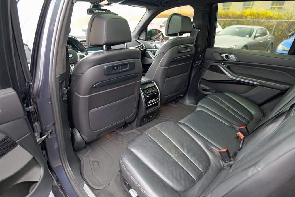 Used 2021 BMW X7 xDrive40i w/ M Sport Package AWD/4WD image 27