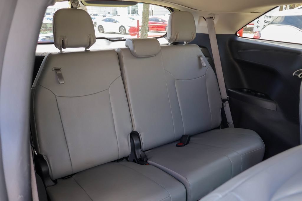Used 2025 Toyota Sienna XLE FWD image 12