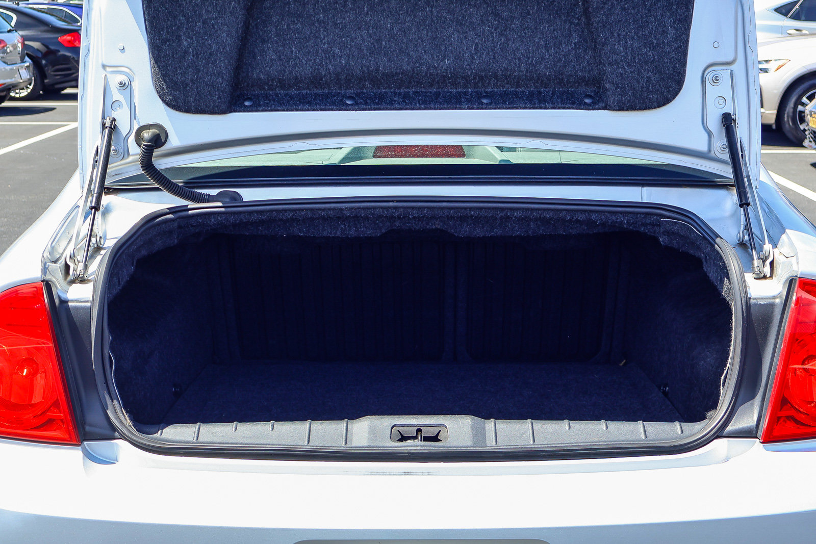 Used 2011 Chevrolet Malibu LS FWD image 13